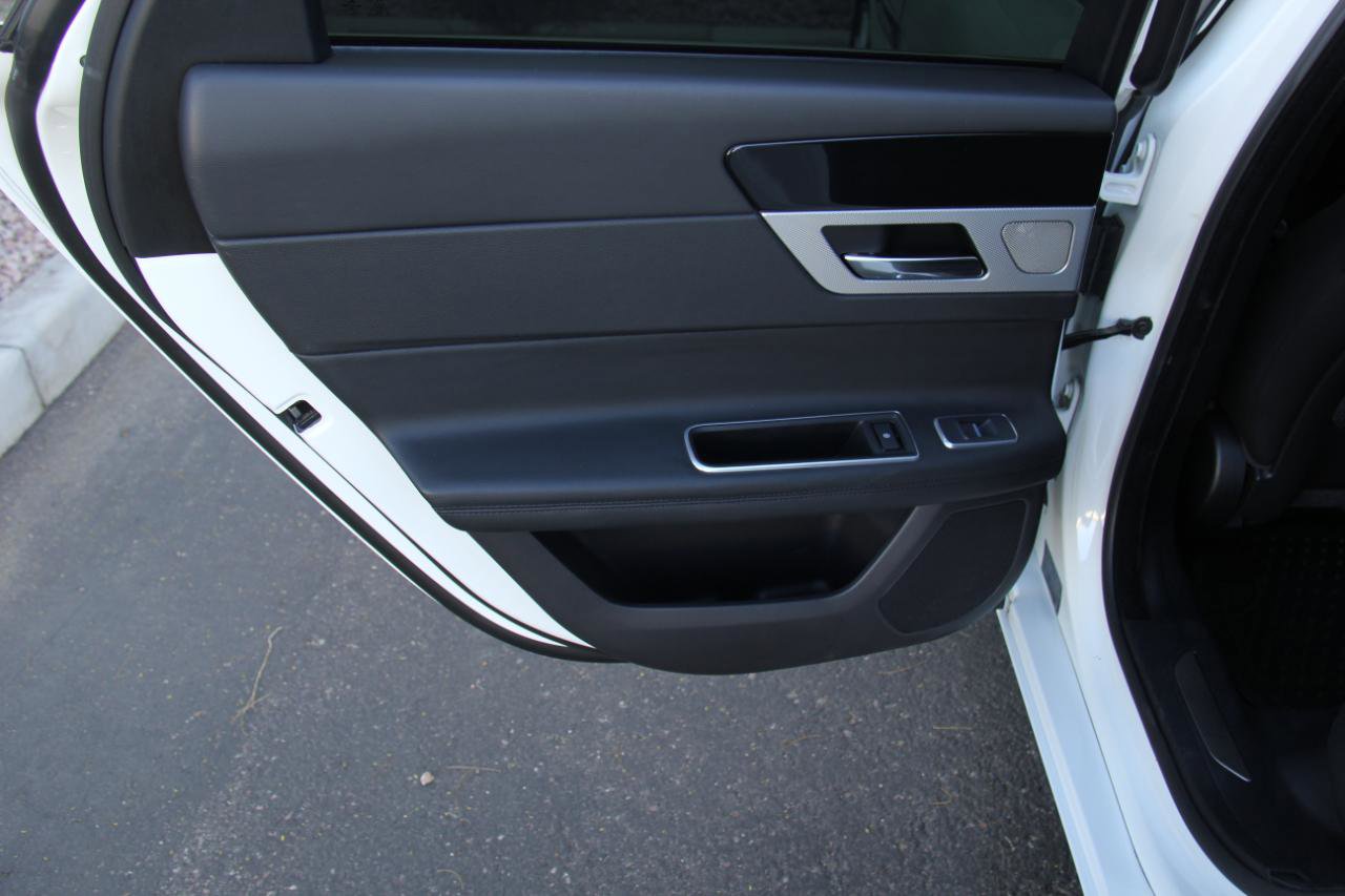 Used 2016 Jaguar XF Prestige RWD image 23