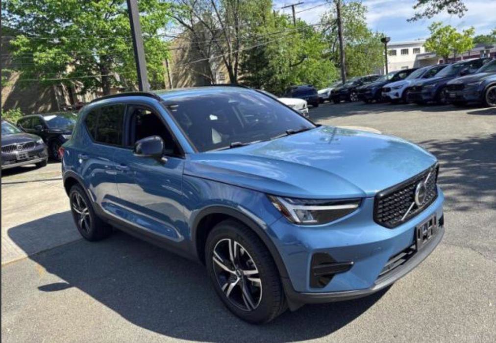 Used 2024 Volvo XC40 B5 Core AWD/4WD image 18