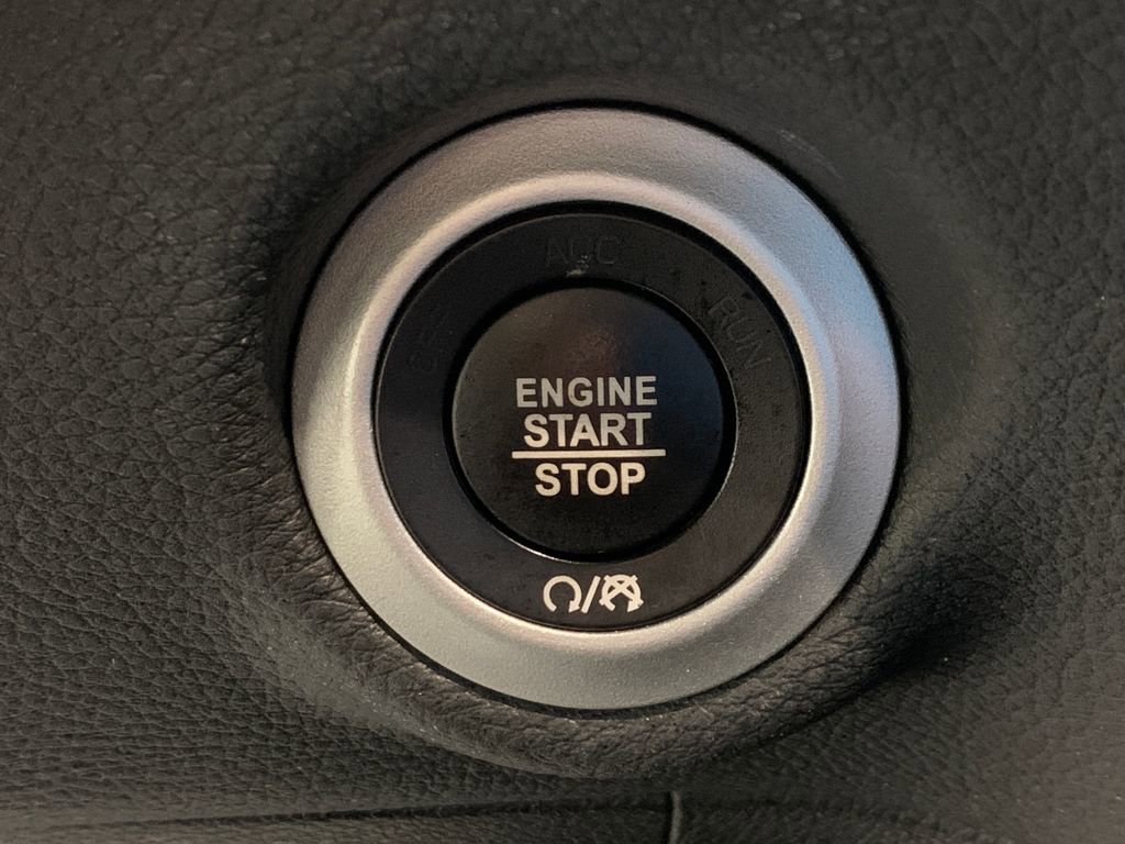 Used 2020 Chrysler Pacifica Limited FWD image 18