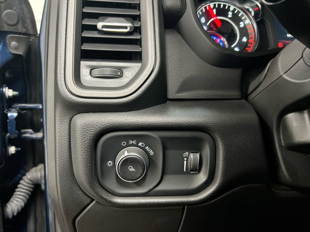 Used 2024 RAM 2500 Tradesman w/ Chrome Appearance Group AWD/4WD image 18