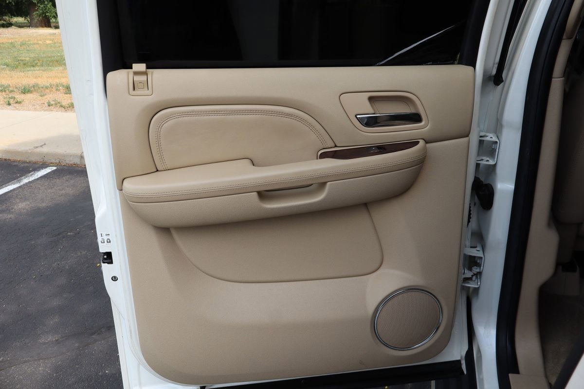 Used 2012 Cadillac Escalade EXT Luxury image 25