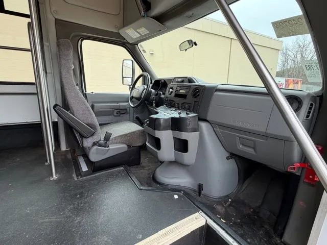 Used 2013 Ford E-350 and Econoline 350 Super Duty w/ Shuttle Bus Prep Pkg RWD image 20