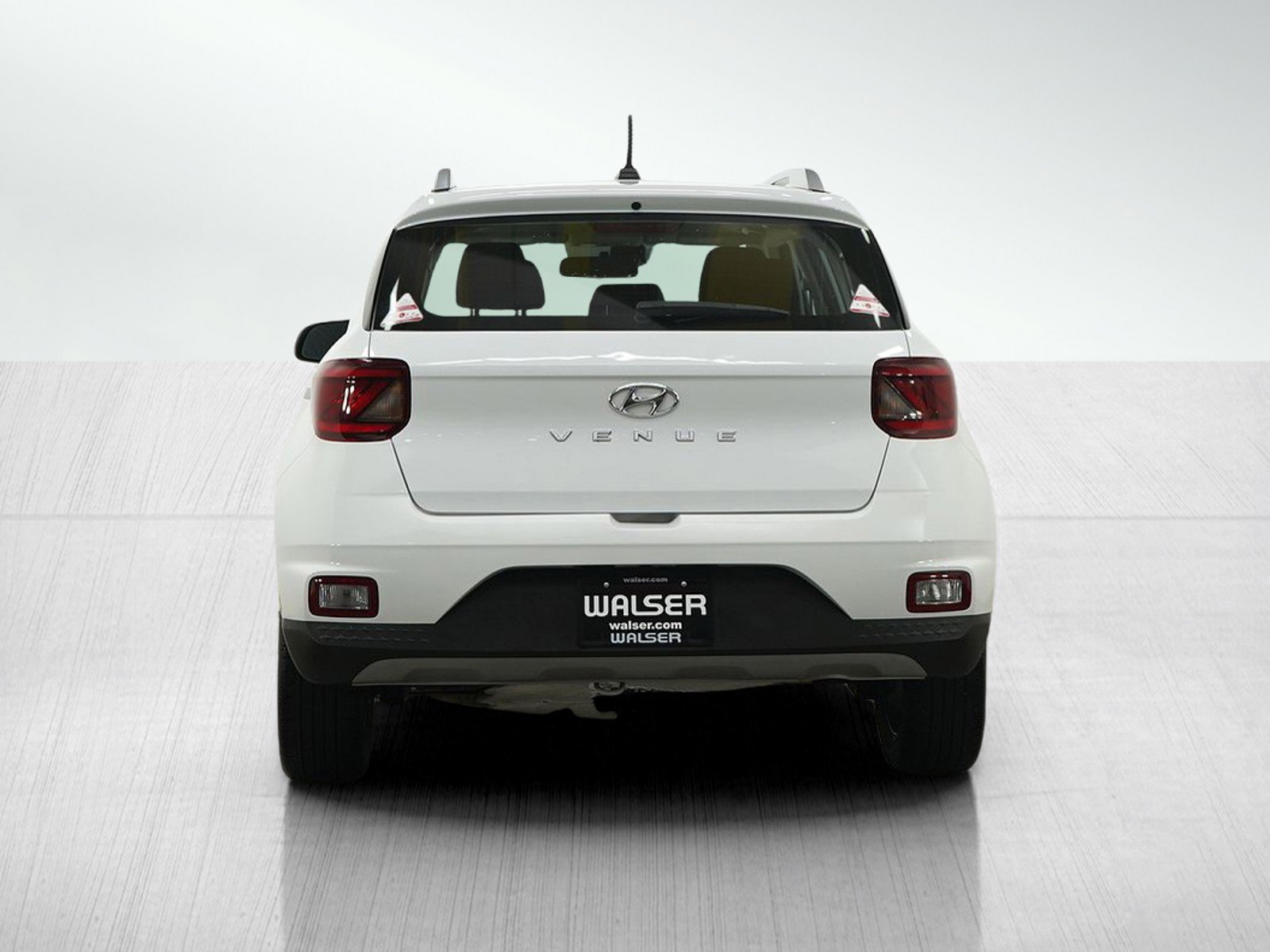 Used 2024 Hyundai Venue SEL FWD image 4