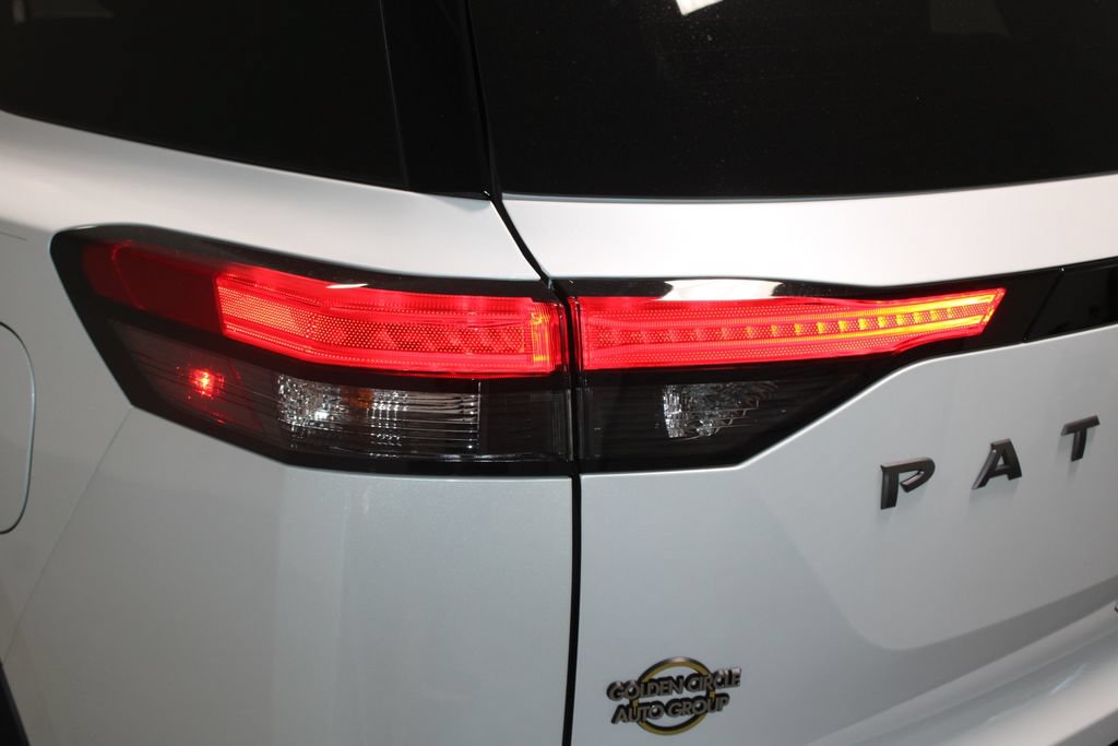 Used 2026 Nissan Pathfinder Platinum AWD/4WD image 59