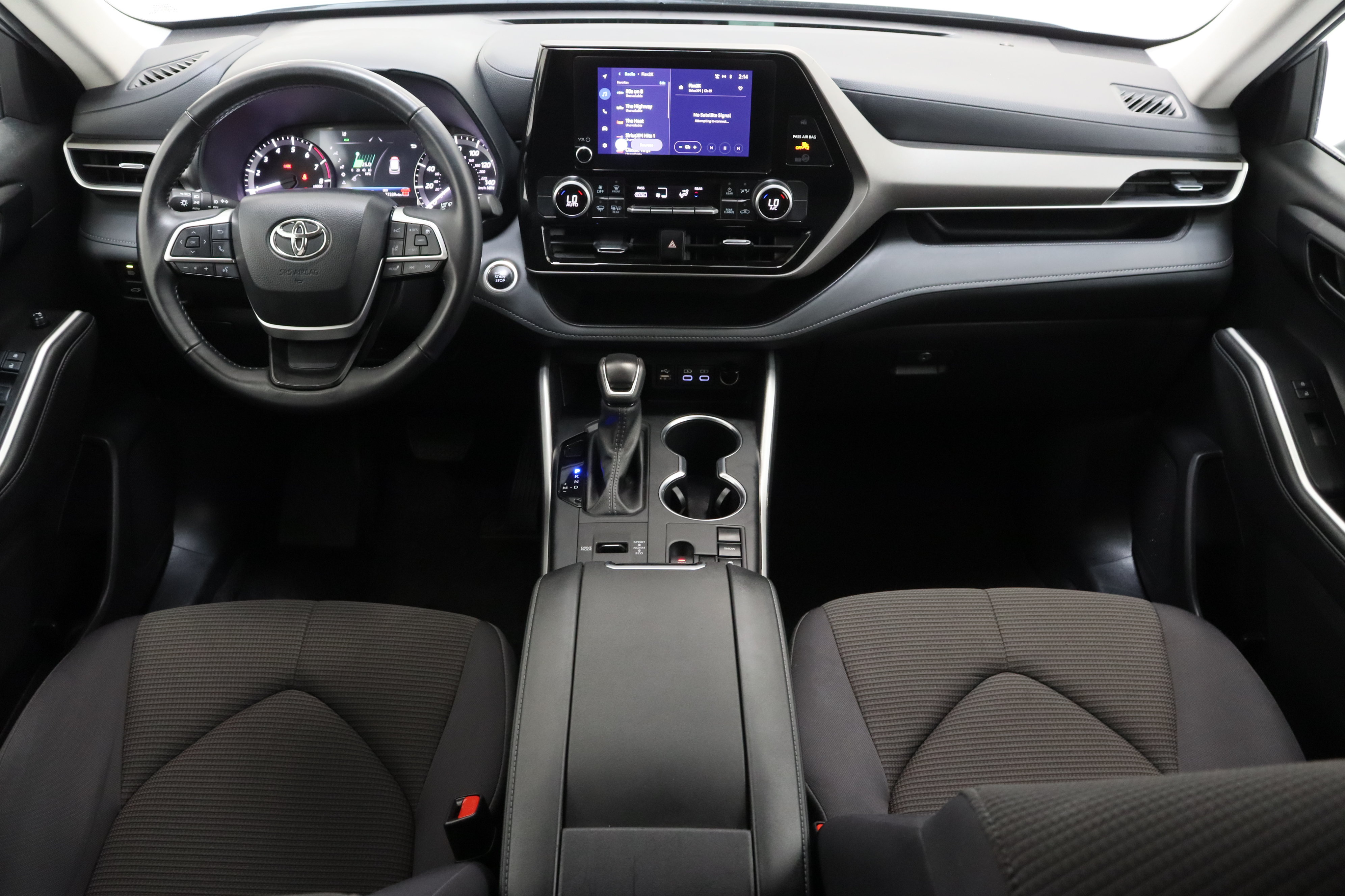 Certified 2025 Toyota Highlander LE FWD image 30