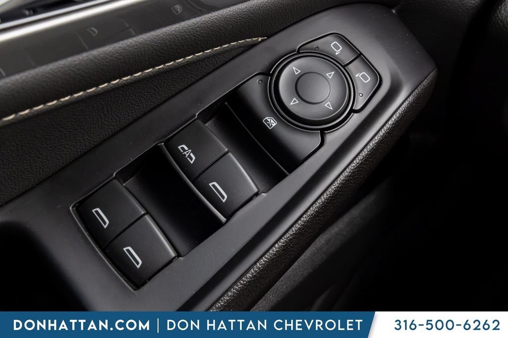 Used 2023 Chevrolet Traverse LT FWD image 11