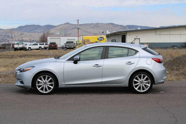 Used 2017 MAZDA MAZDA3 Touring image 2