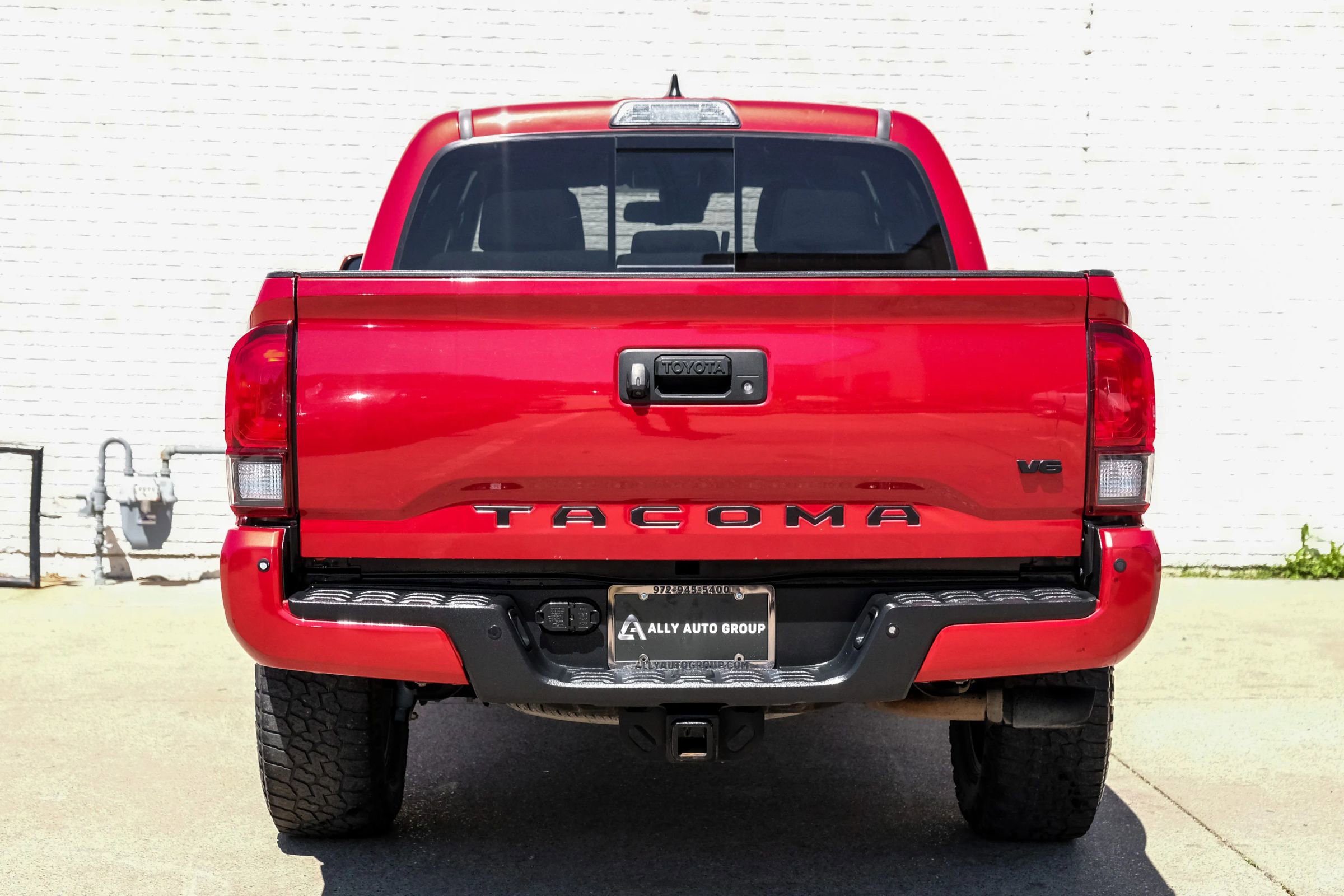 Used 2018 Toyota Tacoma TRD Sport w/ Technology Package RWD image 8