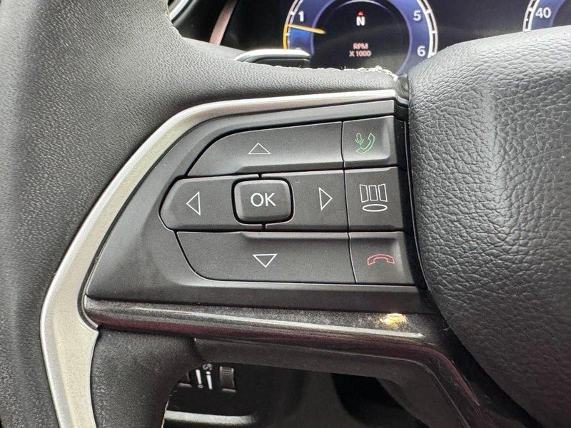 Used 2023 Jeep Grand Cherokee Altitude AWD/4WD image 21