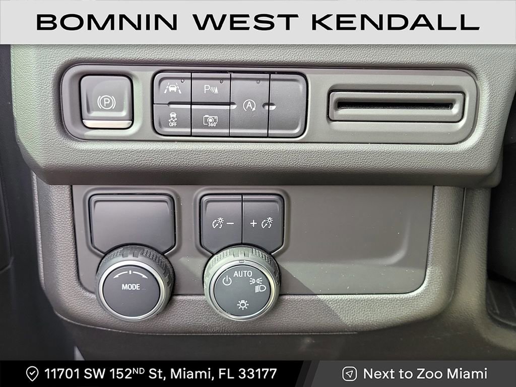 Used 2023 Chevrolet Suburban RST w/ Luxury Package image 25