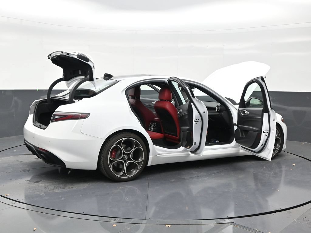 Used 2024 Alfa Romeo Giulia Veloce RWD image 28