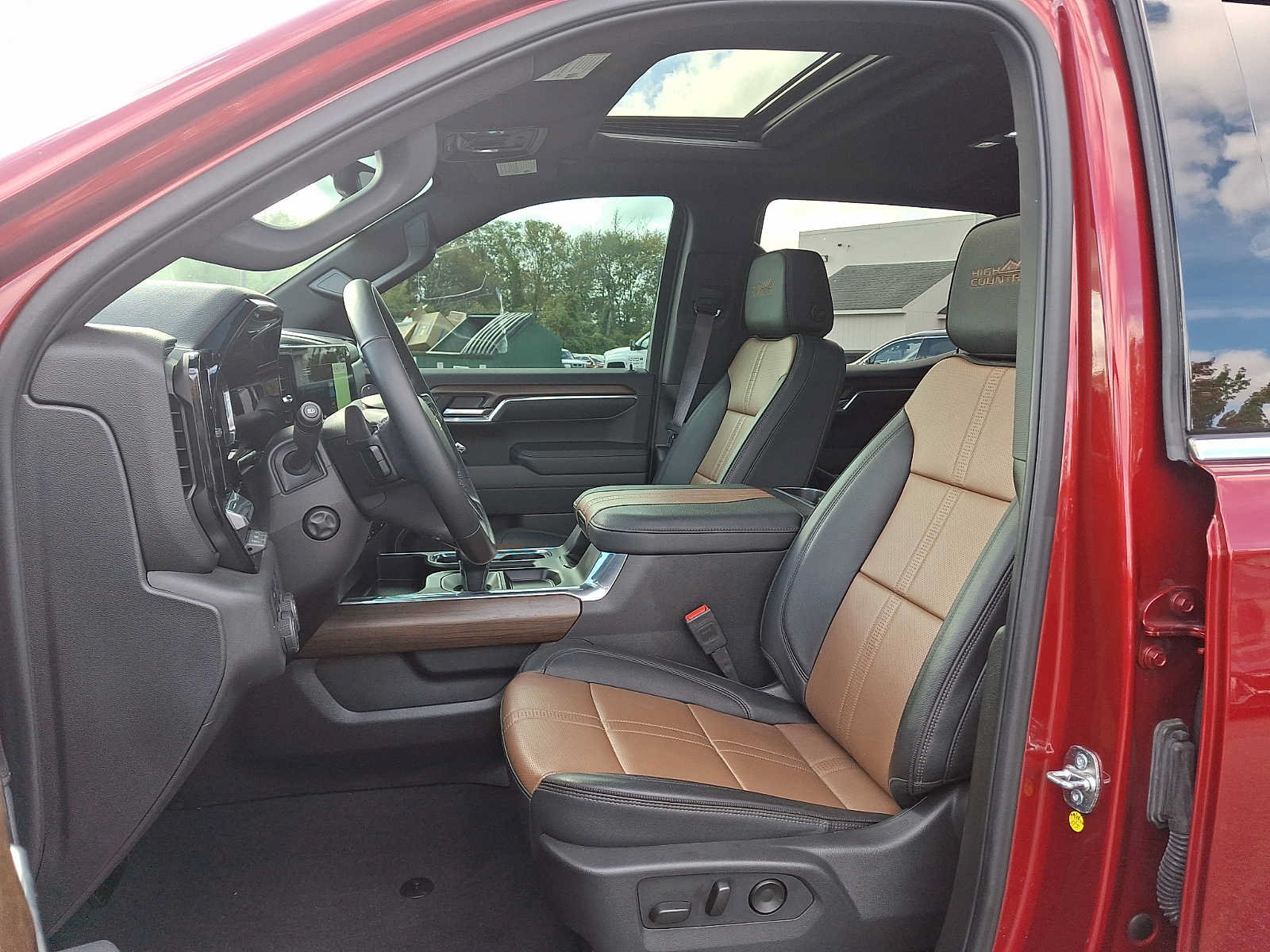 Used 2025 Chevrolet Silverado 1500 High Country w/ High Country Premium Package AWD/4WD image 14