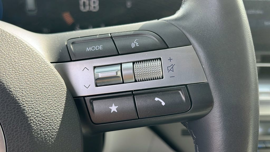 Used 2025 Hyundai Kona SEL image 22