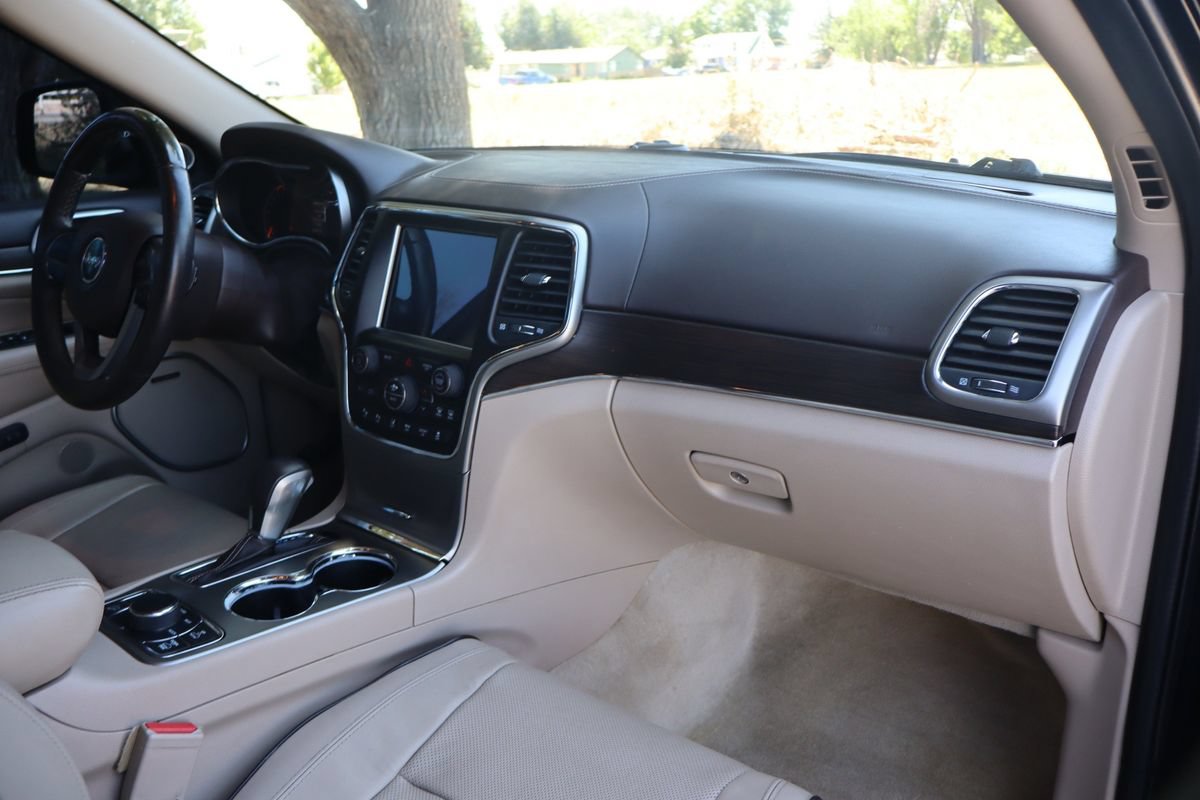 Used 2018 Jeep Grand Cherokee Overland AWD/4WD image 17