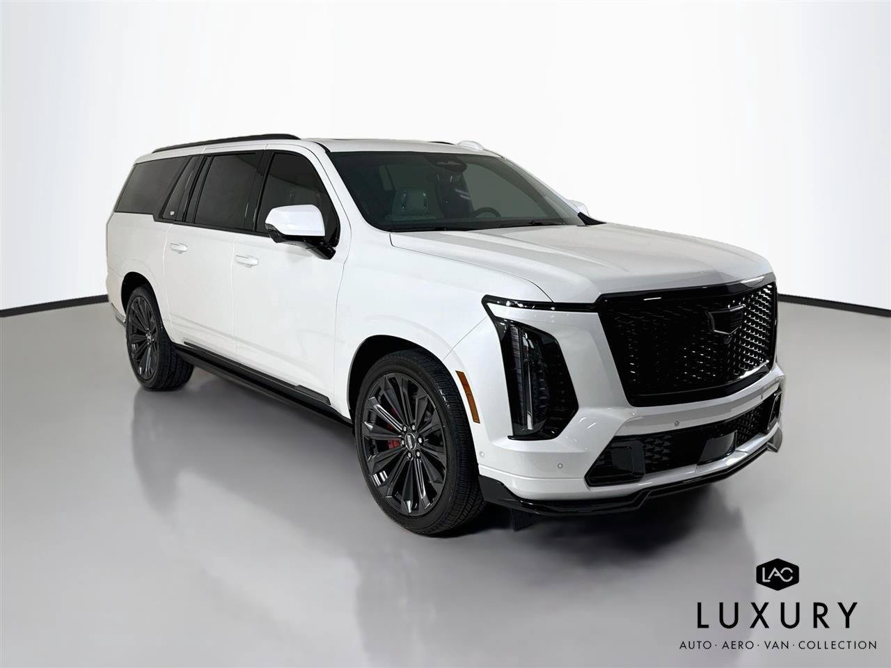 Used 2025 Cadillac Escalade ESV V AWD/4WD image 2