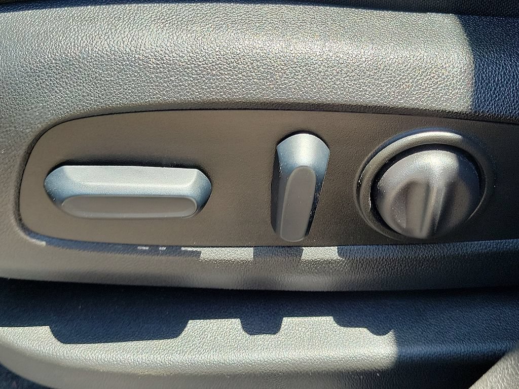 Used 2024 GMC Terrain SLE w/ Driver Convenience Package FWD image 16