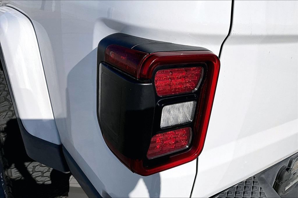 Certified 2020 Jeep Gladiator Overland AWD/4WD image 35