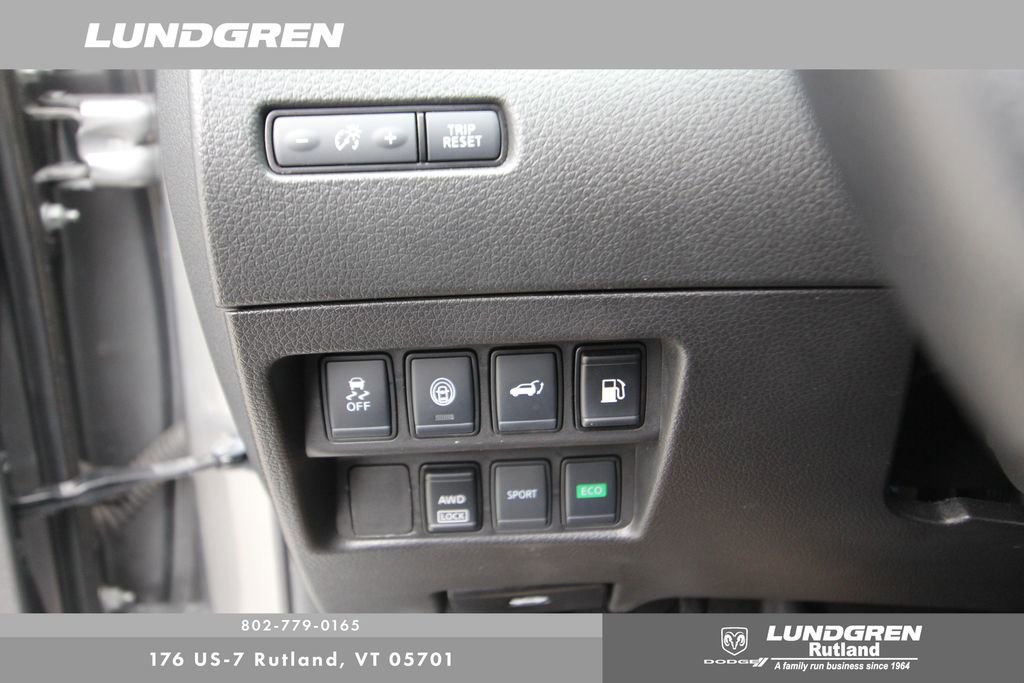 Used 2020 Nissan Rogue SV image 15