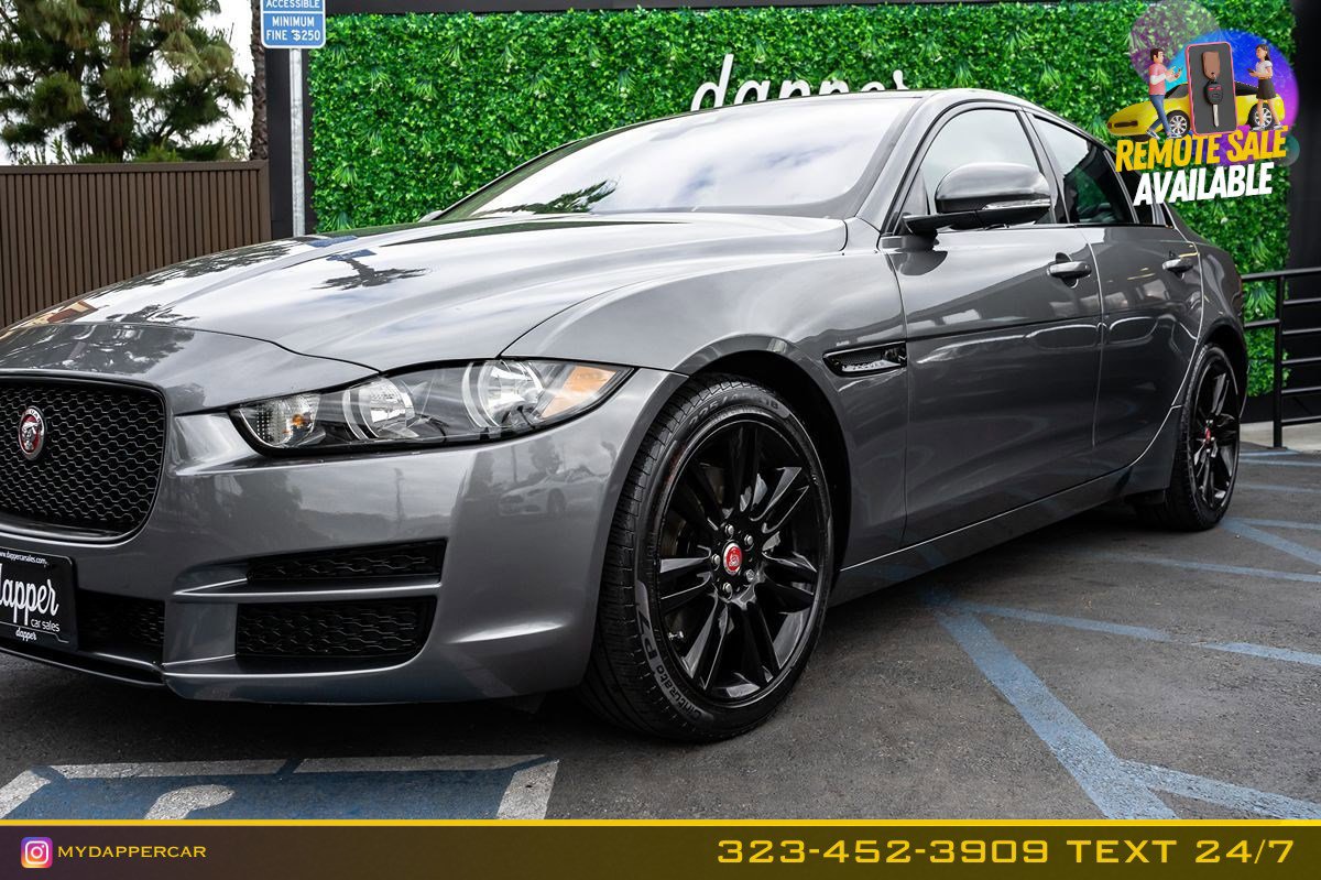 Used 2019 Jaguar XE Prestige image 2