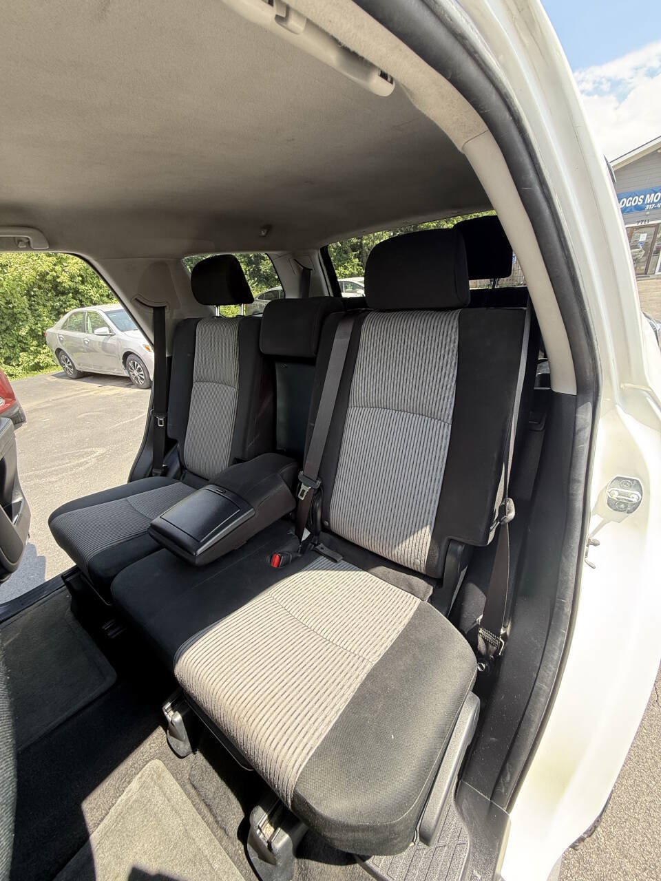 Used 2017 Toyota 4Runner SR5 AWD/4WD image 33