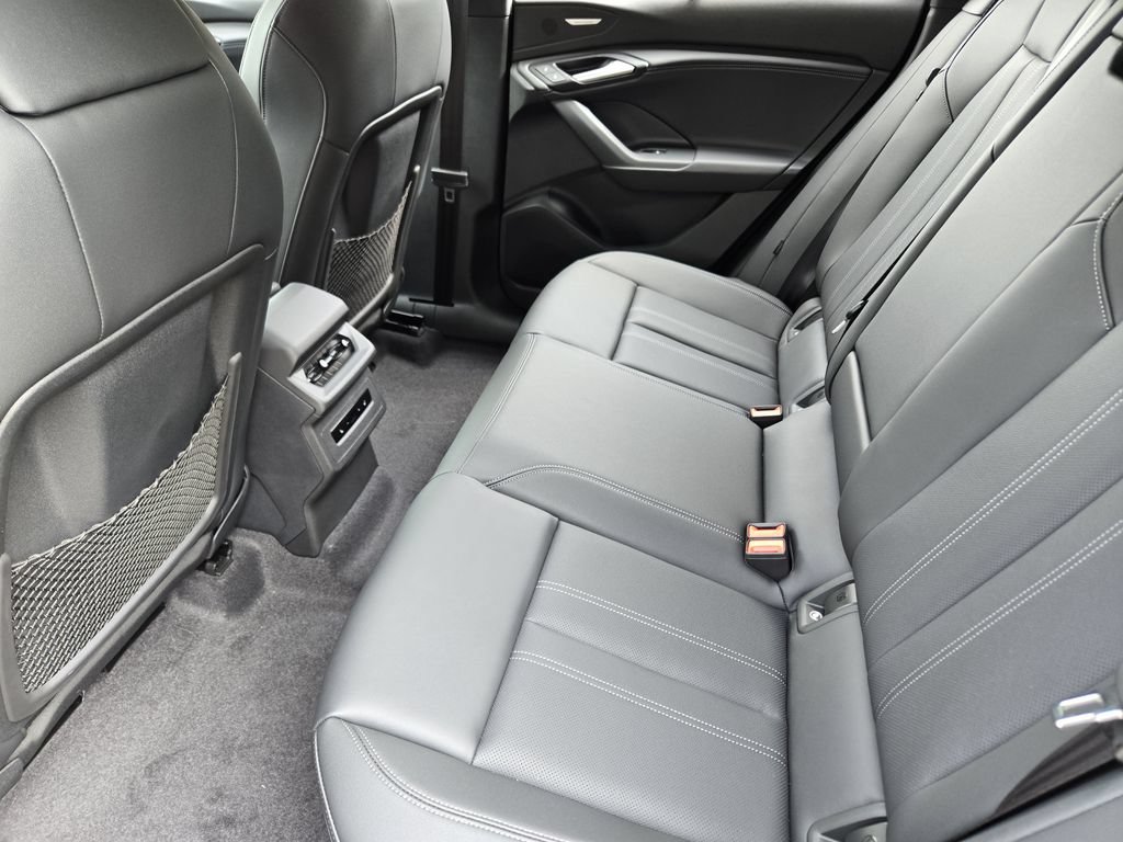New 2027 Audi SQ6 e-tron Prestige AWD/4WD image 35