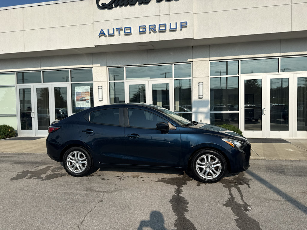 Used 2017 Toyota Yaris iA FWD image 2