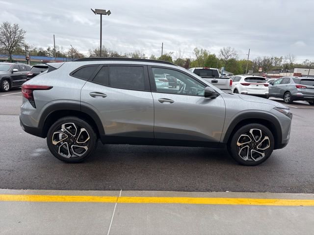 Used 2024 Chevrolet Trax RS w/ Sunroof Package FWD image 5