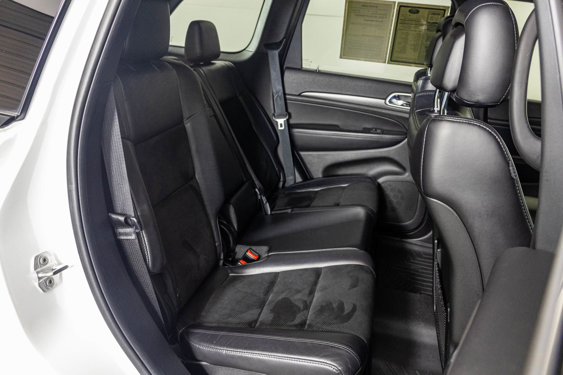 Used 2018 Jeep Grand Cherokee Altitude image 45