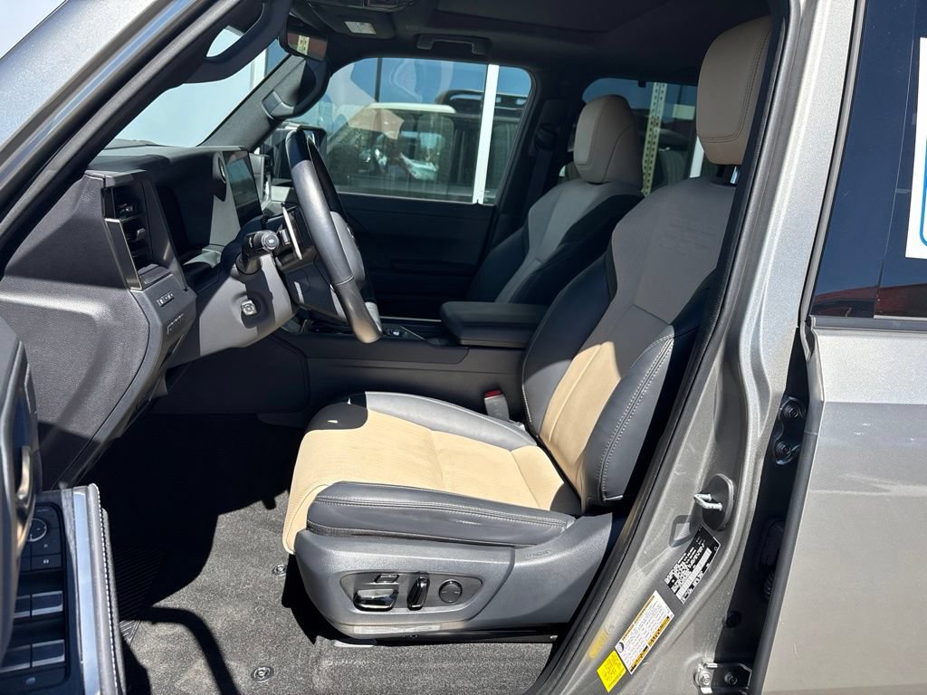 Used 2025 Lexus GX 550 w/ Accessory Package (CT) AWD/4WD image 12