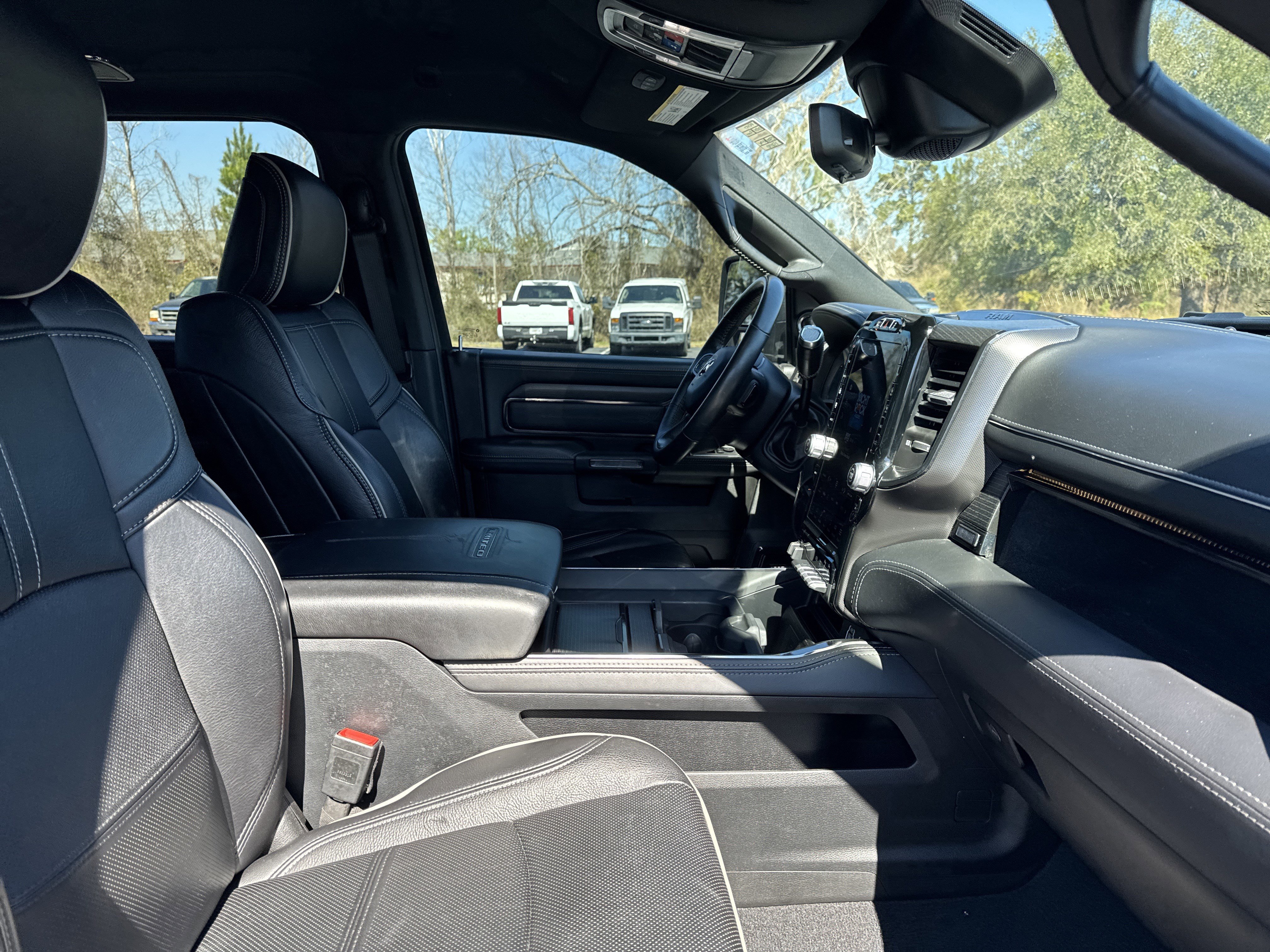 Used 2024 RAM 2500 Limited image 32