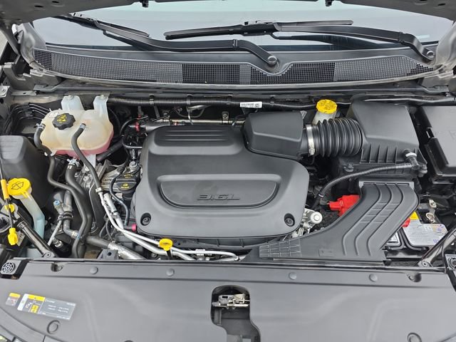 Used 2025 Chrysler Pacifica Select image 20