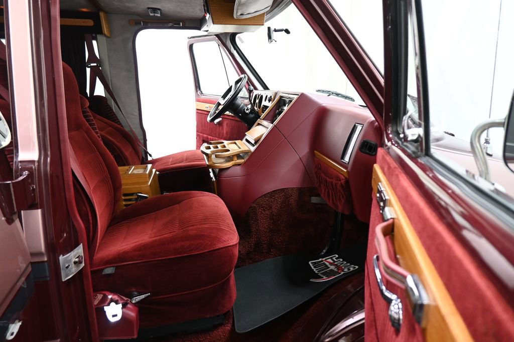 Used 1990 Chevrolet G20 RWD image 6