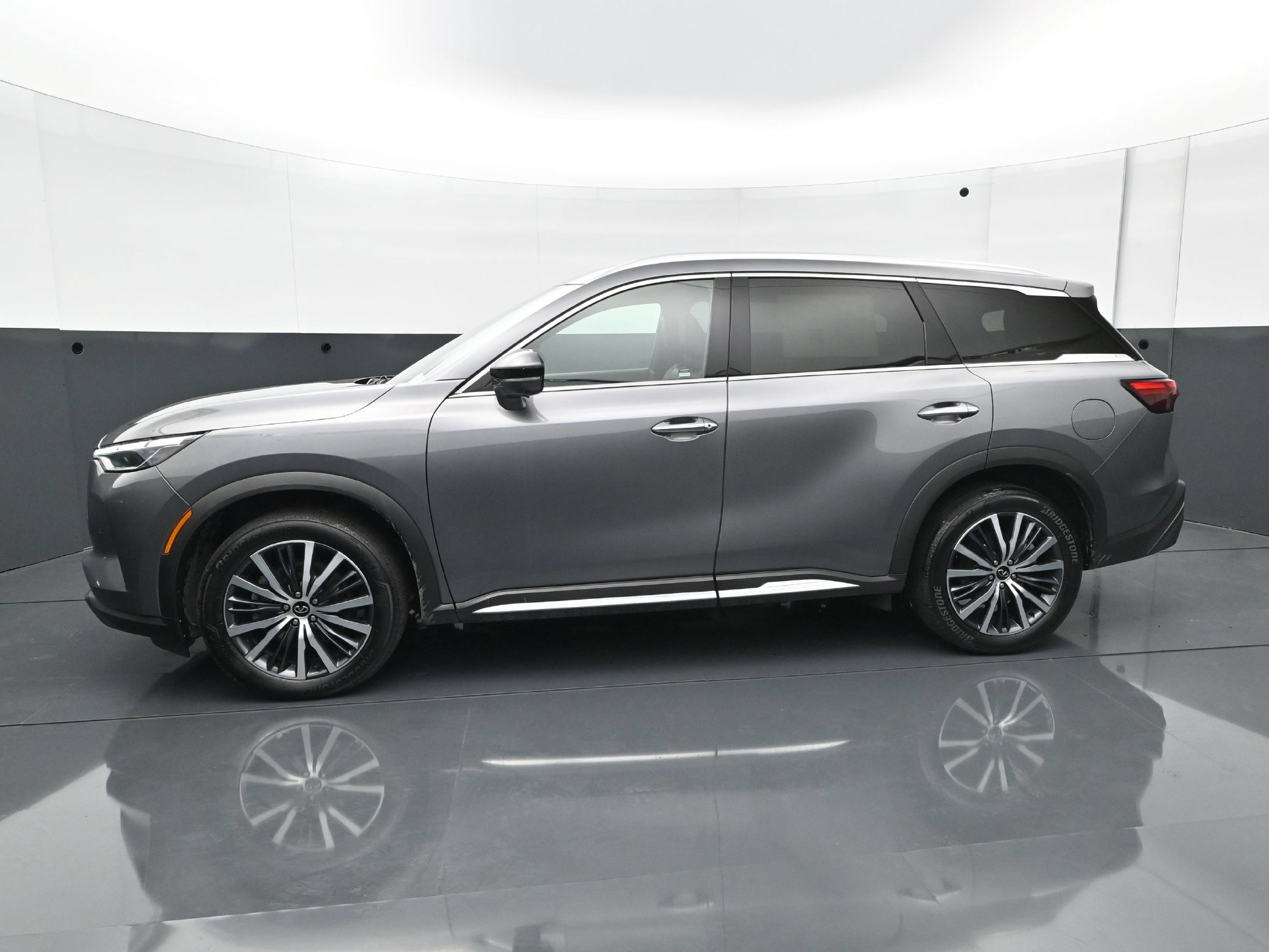 Used 2024 INFINITI QX60 Sensory AWD/4WD image 3