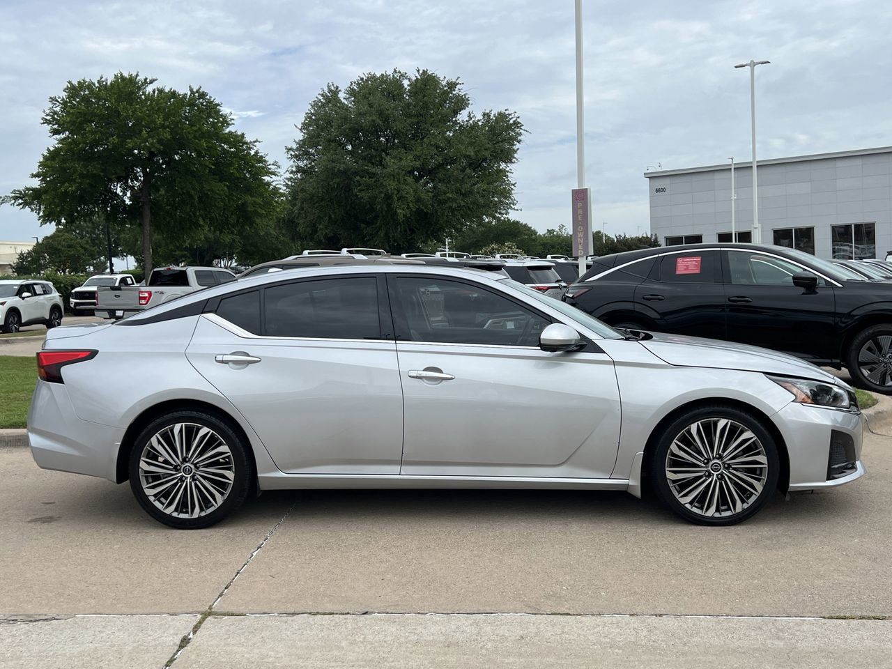 Used 2023 Nissan Altima 2.5 SL FWD image 3