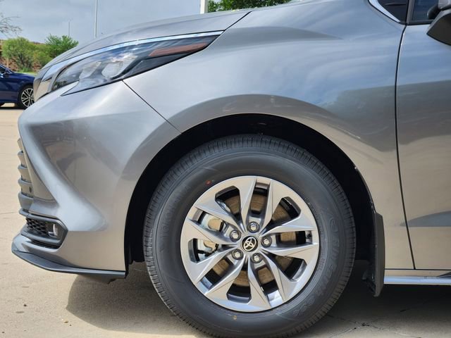 New 2026 Toyota Sienna XLE FWD image 6