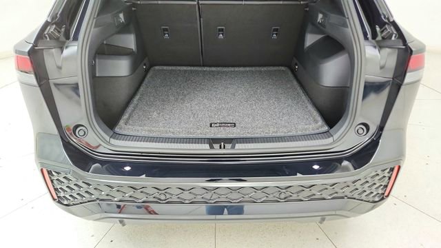 Used 2025 Volkswagen Tiguan SE R-Line image 14