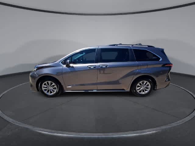 Used 2021 Toyota Sienna XLE FWD image 5