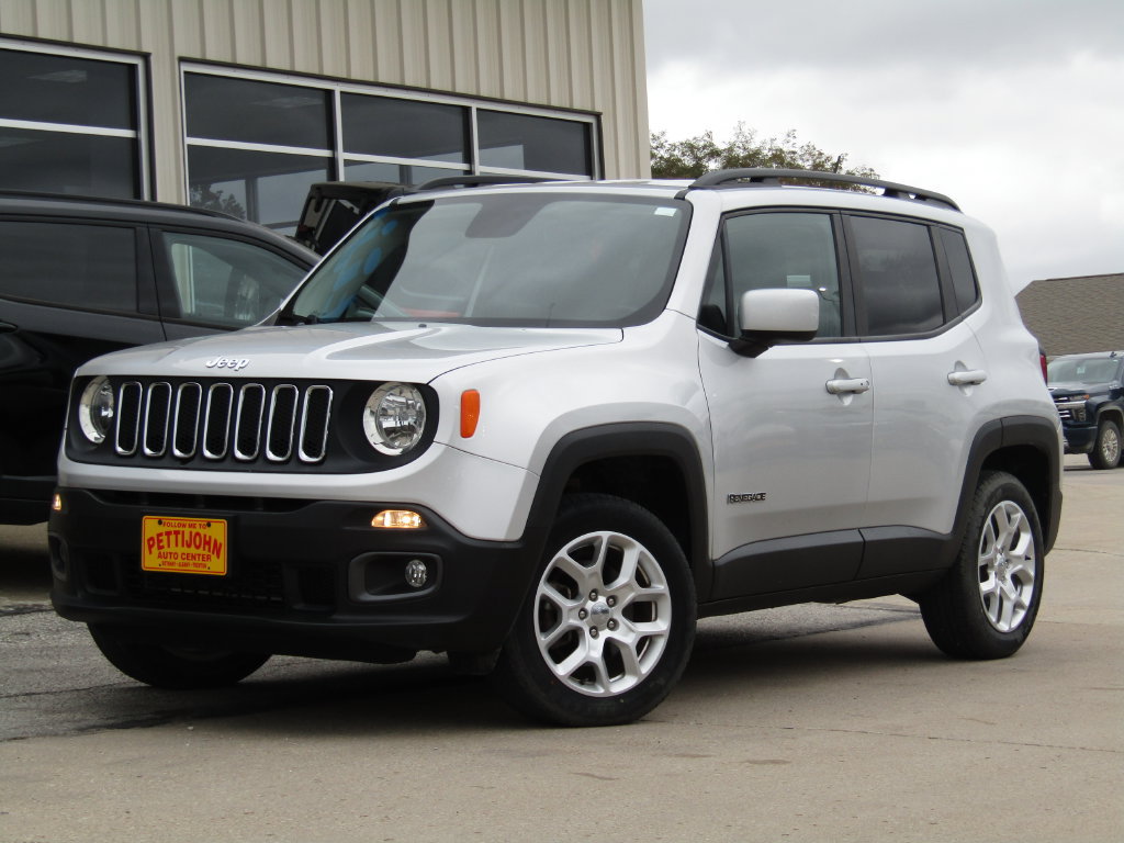 Used 2017 Jeep Renegade Latitude w/ Cold Weather Group AWD/4WD image 12
