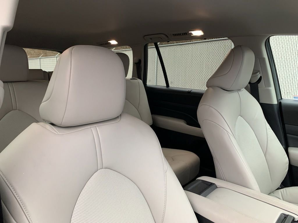 Used 2024 Toyota Grand Highlander XLE image 18