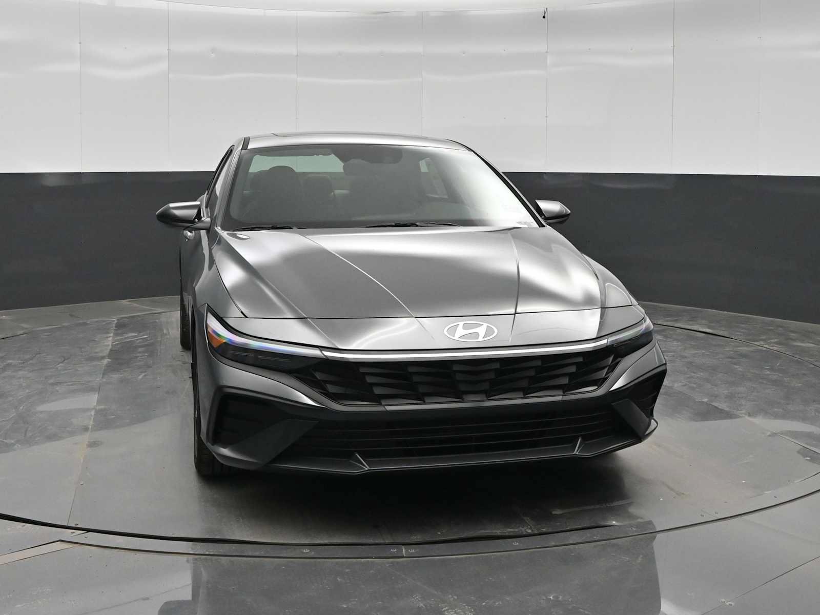 New 2026 Hyundai Elantra SEL Sport FWD image 2