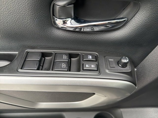 Used 2024 Nissan Titan SV w/ SV Convenience Package image 19