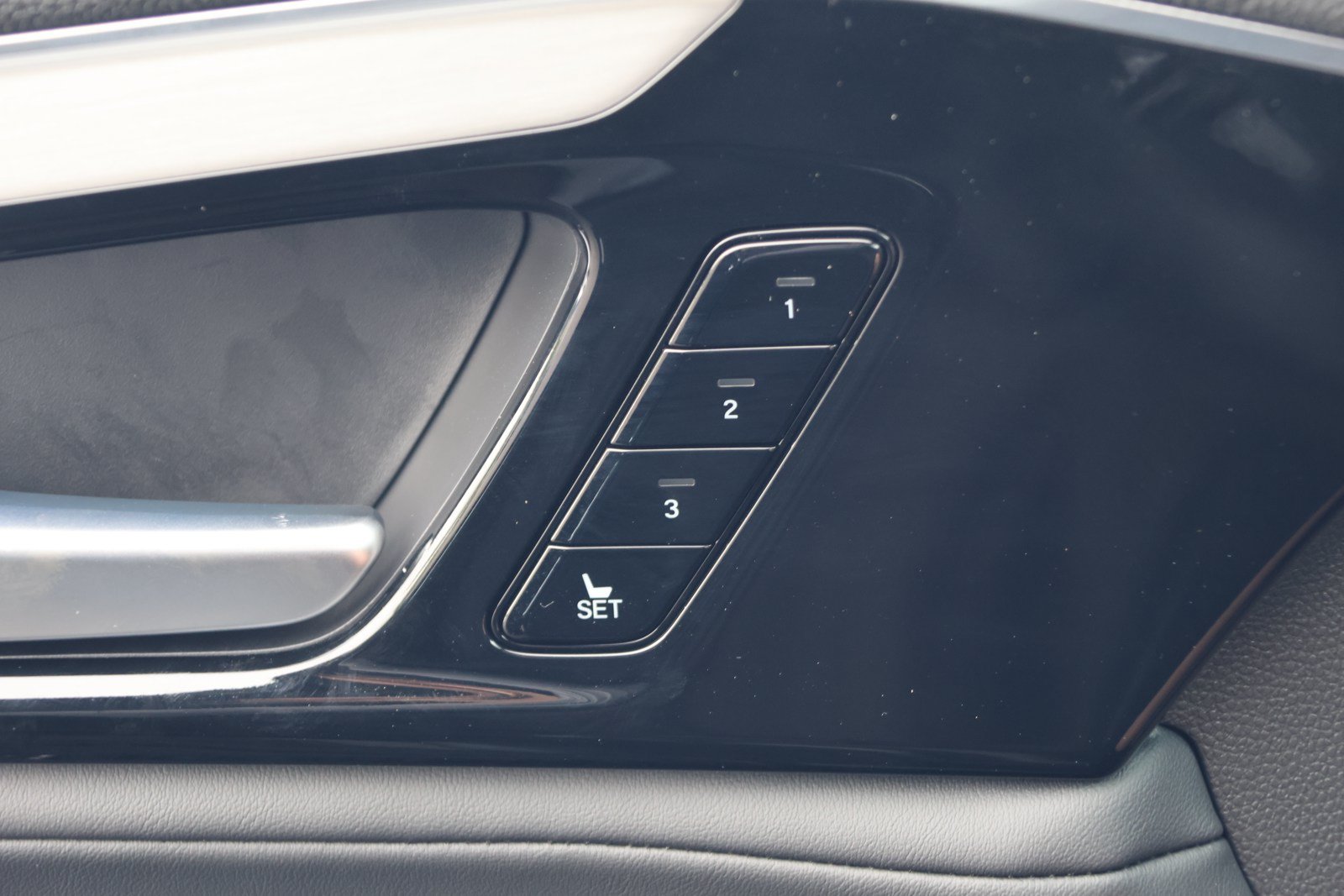 Certified 2026 Acura MDX w/ Technology Package FWD image 13