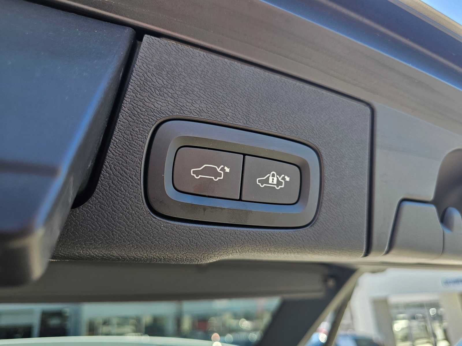 Used 2023 Volvo XC60 B5 Plus w/ Protection Package Premier AWD/4WD image 16