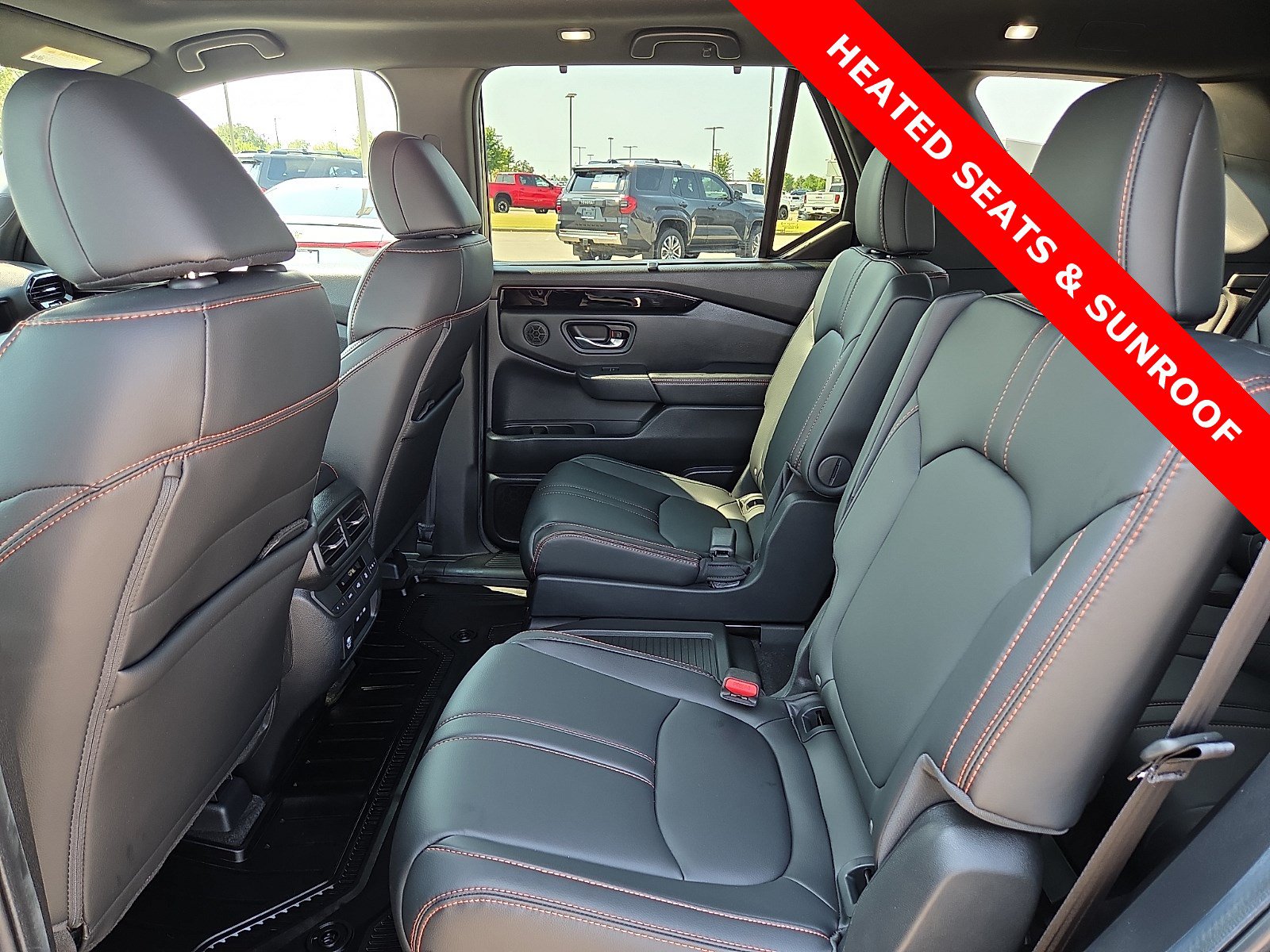Used 2025 Honda Pilot TrailSport image 11