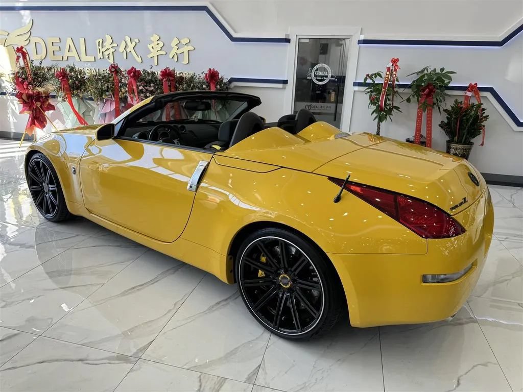 Used 2005 Nissan 350Z Touring RWD image 35