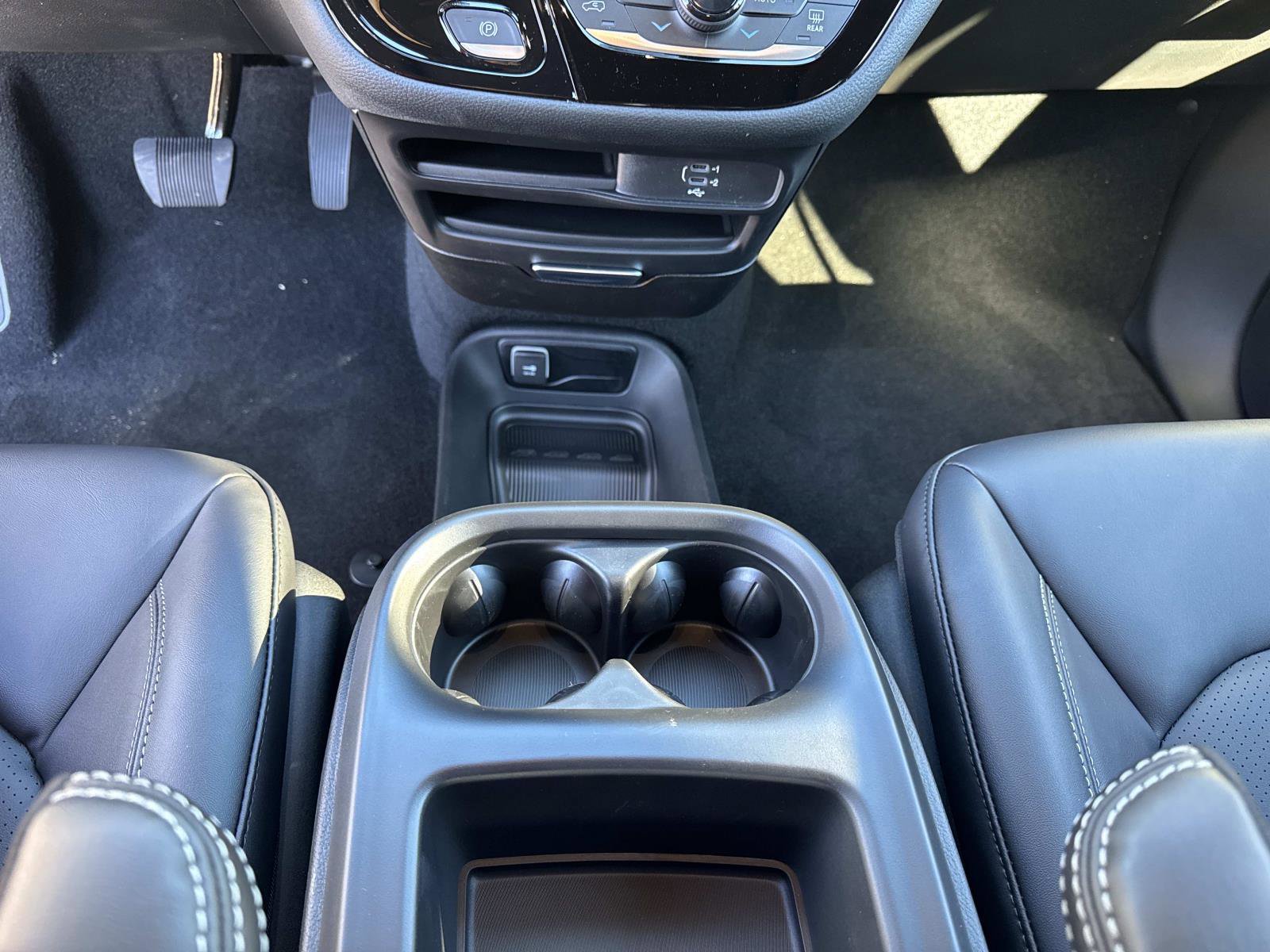 New 2026 Chrysler Pacifica Select image 26