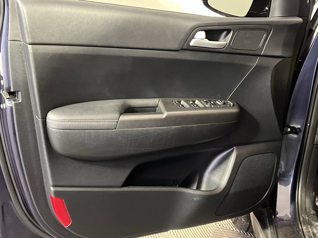 Used 2020 Kia Sportage LX w/ LX Popular Package image 12