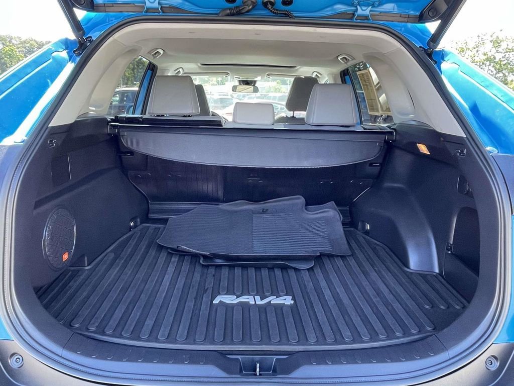 Used 2021 Toyota RAV4 XLE Premium AWD/4WD image 11