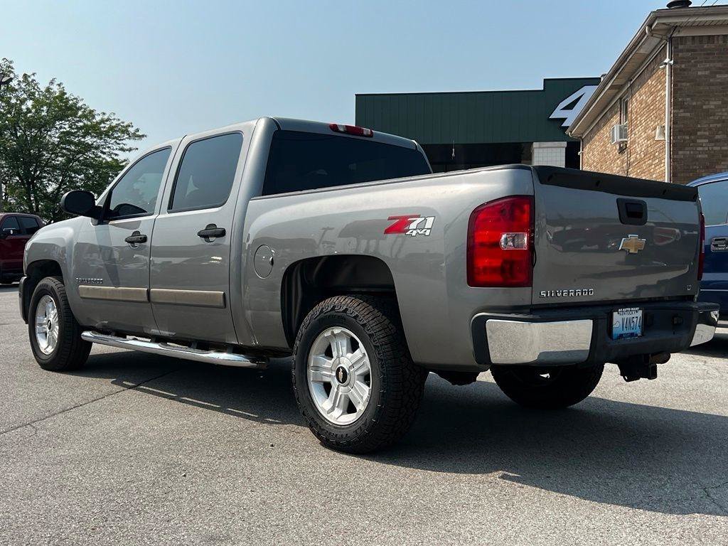 Used 2007 Chevrolet Silverado 1500 LT w/ Towing Package AWD/4WD image 4