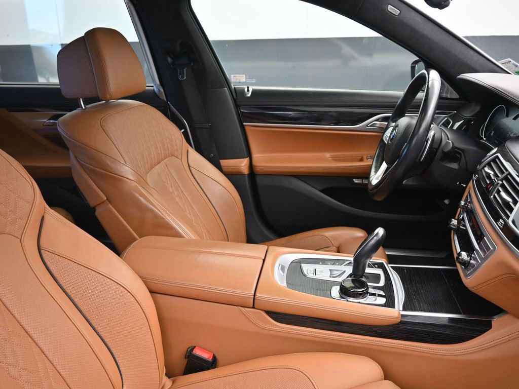 Used 2018 BMW 750i 750i 4D Sedan image 12